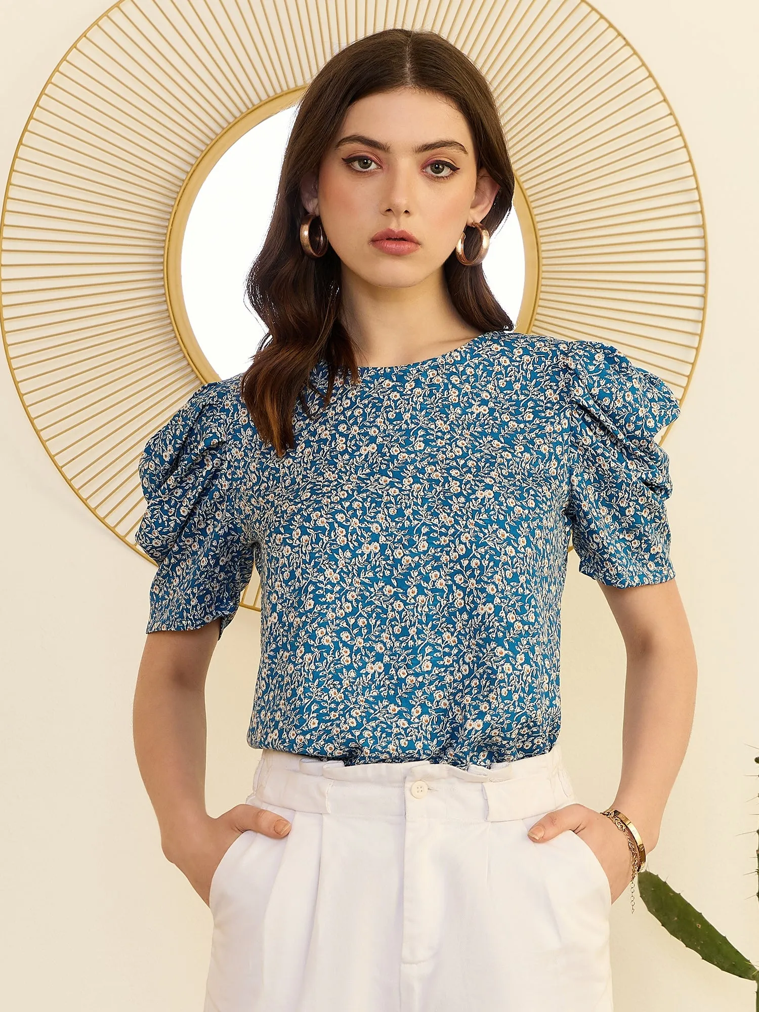 Berrylush Women Blue & White Floral Printed Round Neck Puff Sleeves Back Keyhole Pleated Regular Top