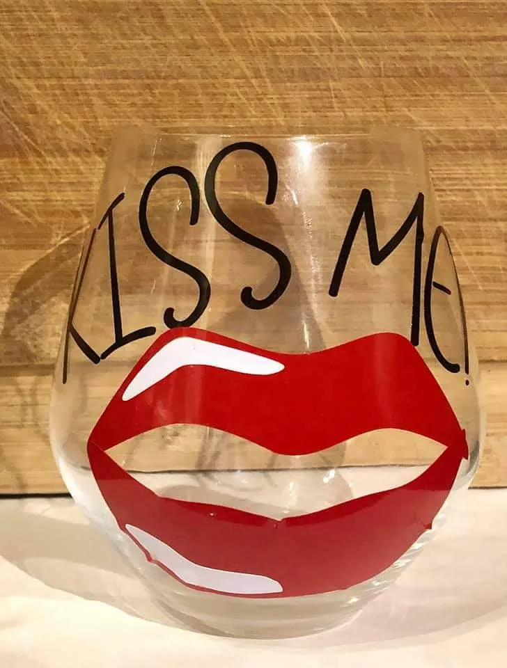 Kiss Me Cut File