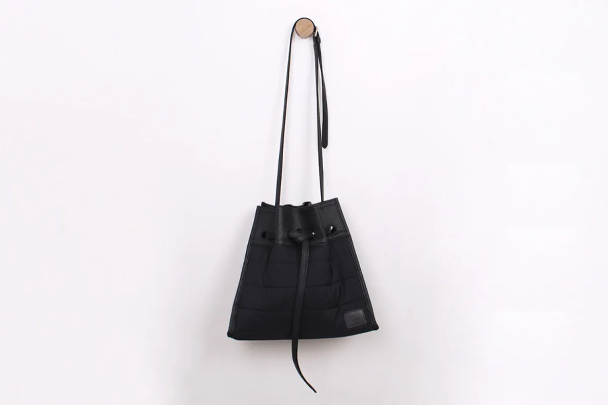 lucky padding shoulder bag black